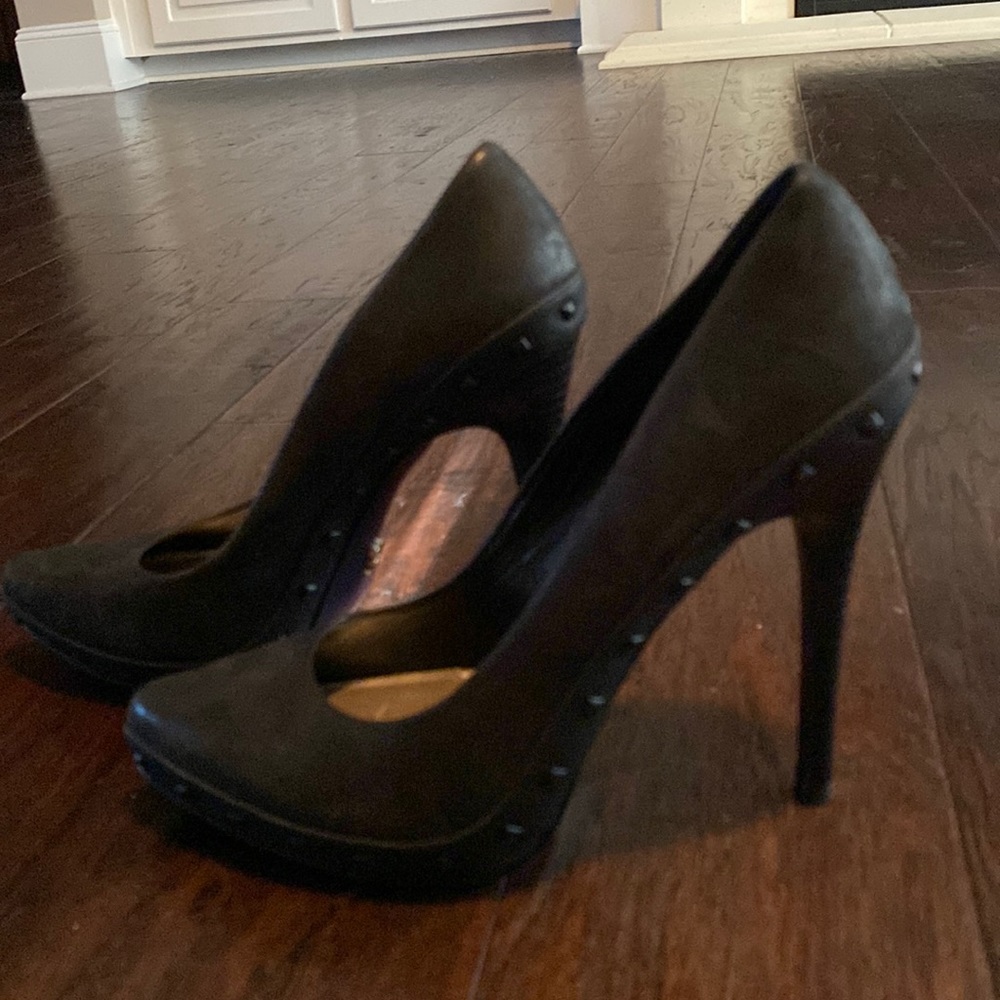 Rachel Ray Black  leather/suede pumps with studs